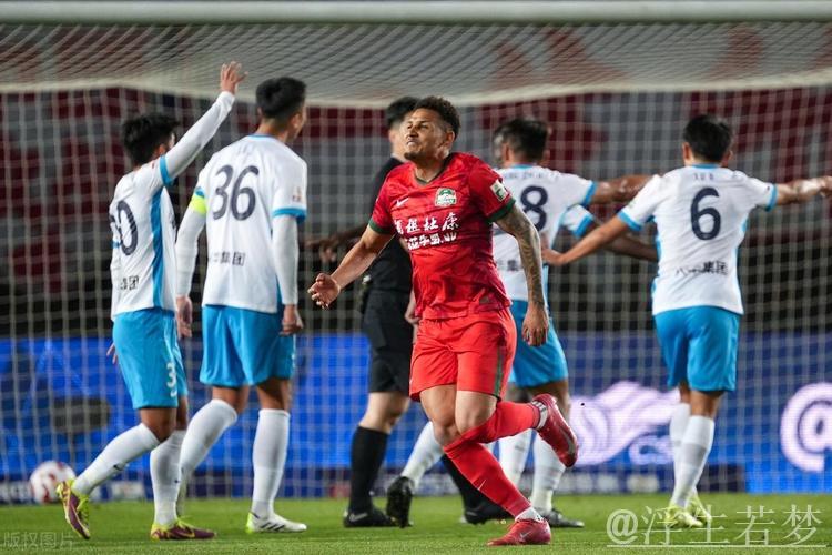 青岛西海岸补时绝杀连进两球3-2逆转河南队 青岛西海岸补时绝杀连进两球3-2逆转河南队